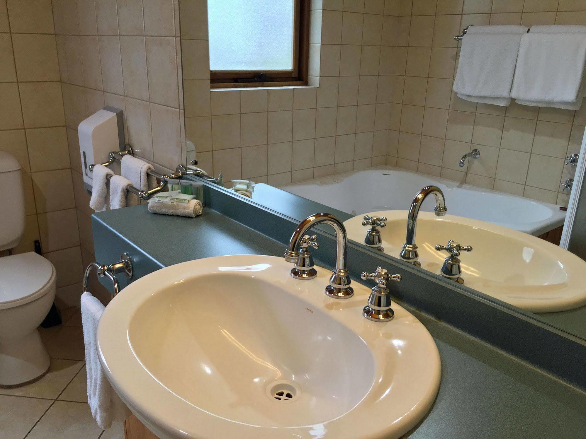 Coonawarra Place Motor Inn Экстерьер фото