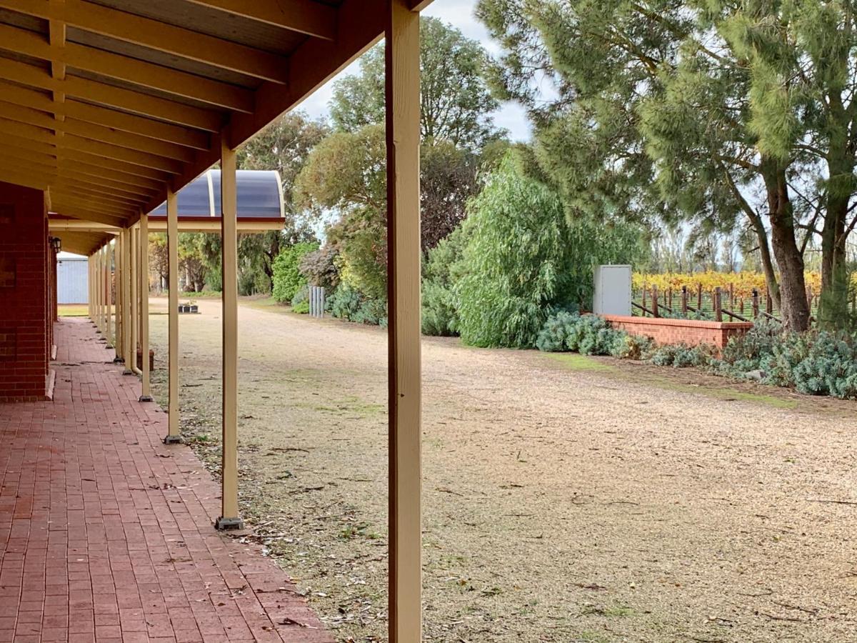 Coonawarra Place Motor Inn Экстерьер фото